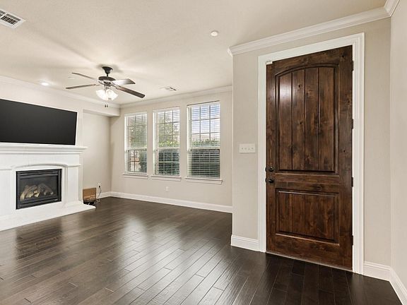 3rd image of 7915 Parkwood Blvd