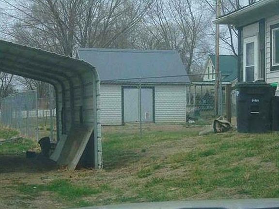 3rd image of 301 Maple St