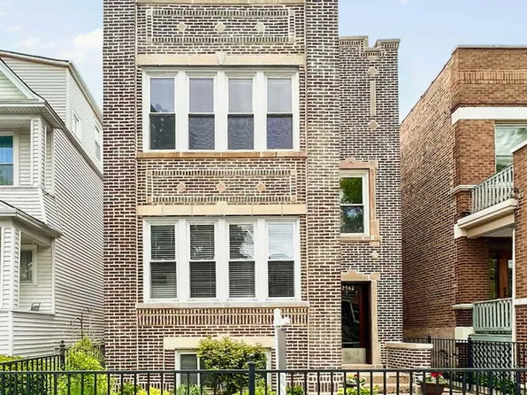 2562 W Argyle St, Chicago, IL 60625