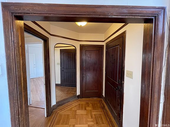 4th image of 260 Vicente St