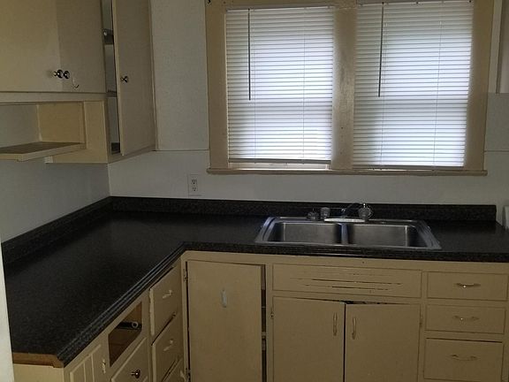 2nd image of 1406 Lincoln Way E
