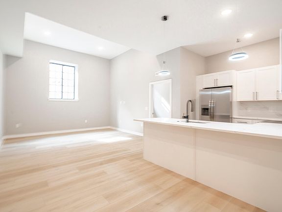 3rd image of 719 Dickinson St #1A