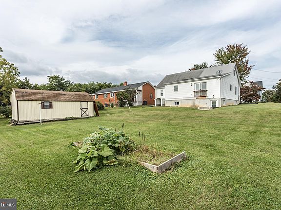 3rd image of 189 Front Dr