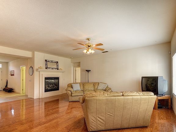4th image of 9912 Desert Willow Ct