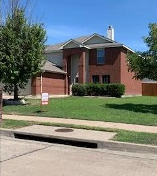 2712 Redwood St — Photo 1