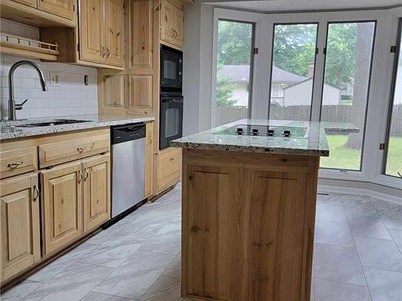 5th image of 18717 E Hanthorn Dr