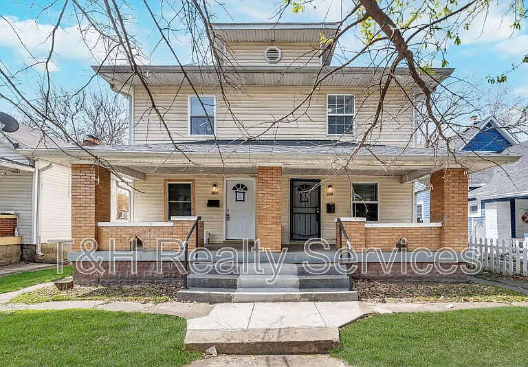 326 Jefferson Ave — Photo 1