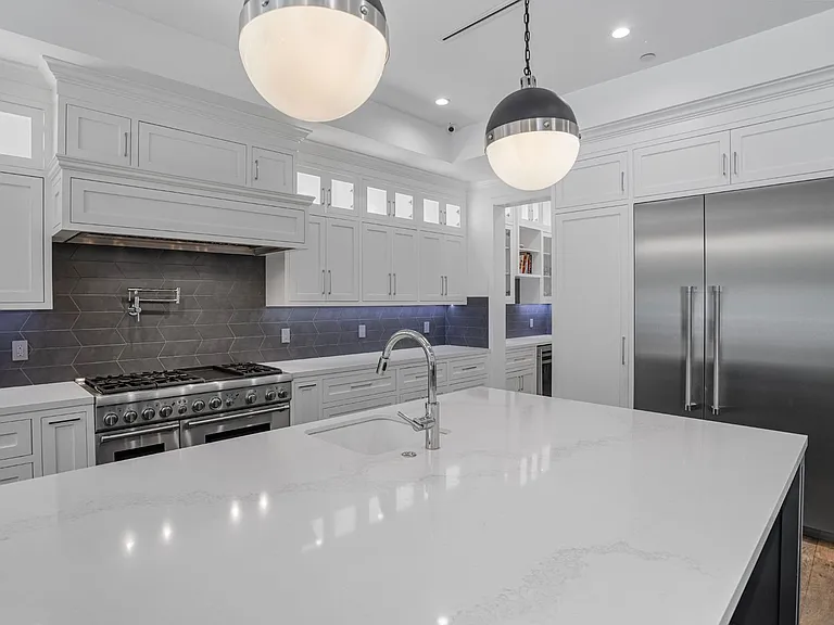 4435 Stansbury Ave — Photo 14