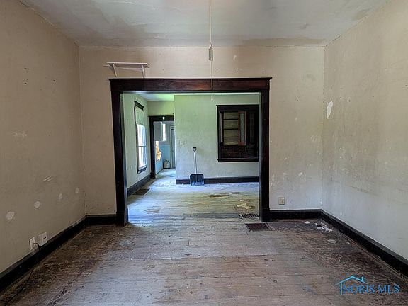 3rd image of 1411 N Erie St