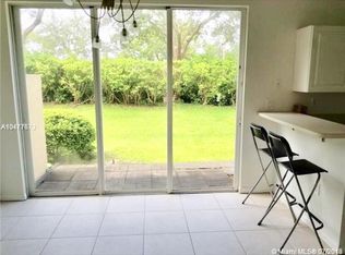 885 NW 170th Ter, Pembroke Pines, FL 33028
