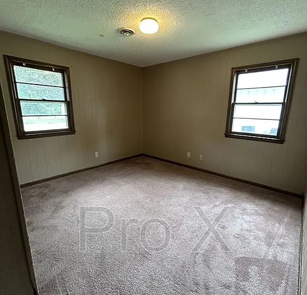 515 E Jefferson St — Photo 7