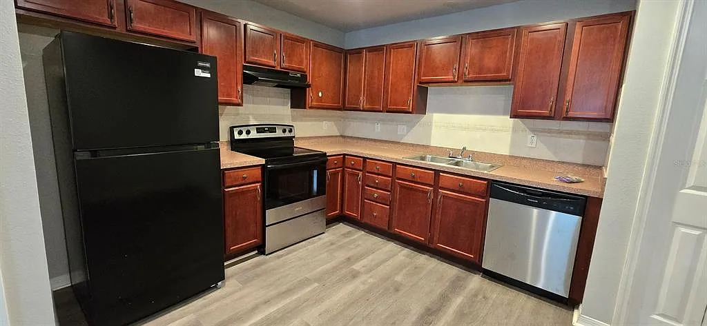 2 bed, 2.0 bath, 896 sqft, $1,072 — Photo 2