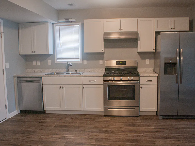 2536 Caroline St — Photo 9