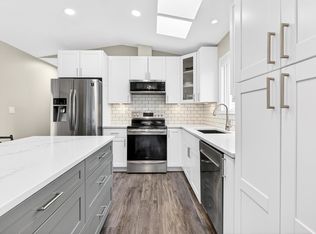 19635 Planetree Ln, Pitt Meadows, BC V3Y1Z3