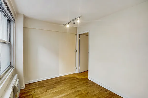 Rented by Compass | media 12