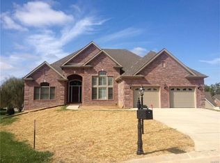 1702 Vinca Dr, Godfrey, IL 62035