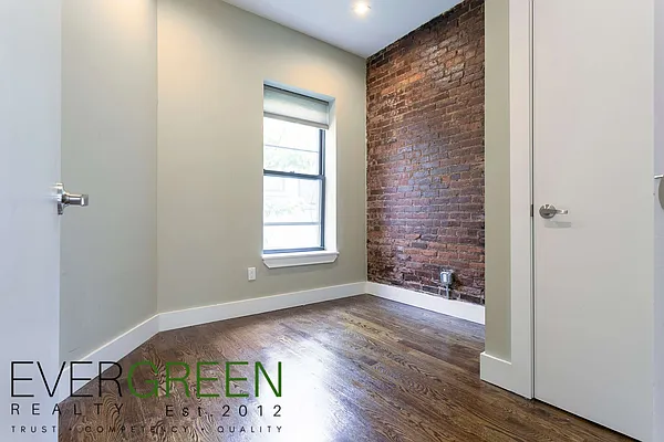 Rented by Evergreen Apartments BK | media 13