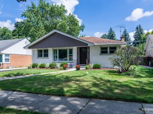 7 N Waverly Pl, Mount Prospect, IL 60056