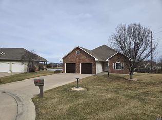 2914 Twin Lakes Ct, Emporia, KS 66801