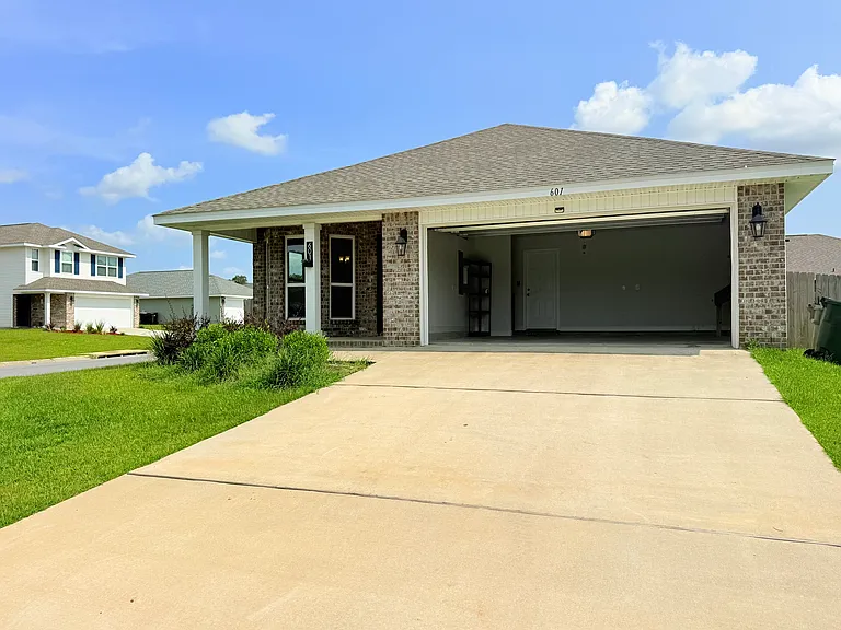 601 Sand Pine Dr — Photo 3