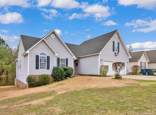 813 Pebble Ridge Ct, Fayetteville, NC 28311