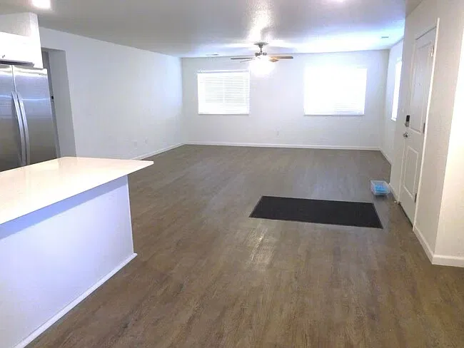 847 Bell St — Photo 2