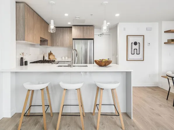 128 E 8th St #Townhouse 4, North Vancouver, BC V7M 3M1