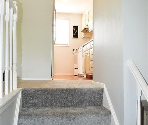 3rd image of 360 Blumen Ln
