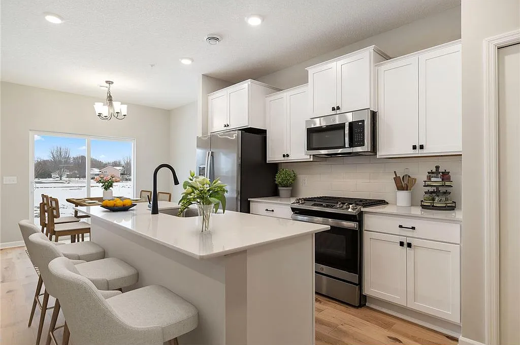 3 bed, 1790 sqft, $2,699 — Photo 2