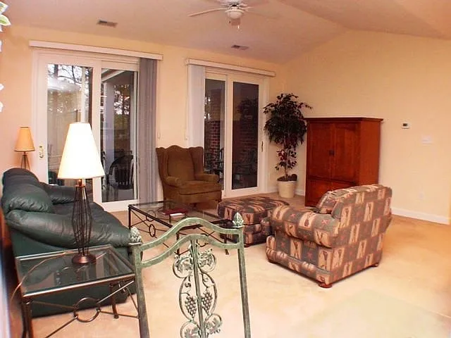 1 bed, 1.0 bath, $1,600 — Photo 4
