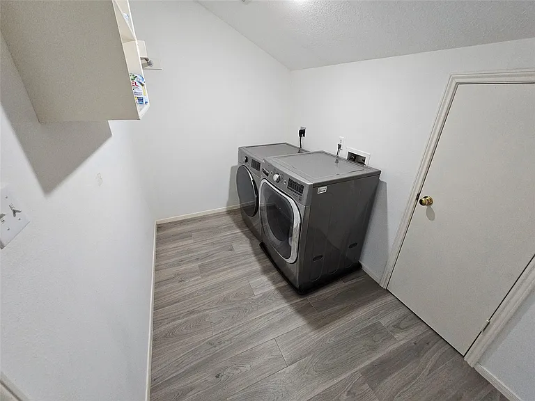 3709 Pinehurst Dr — Photo 36
