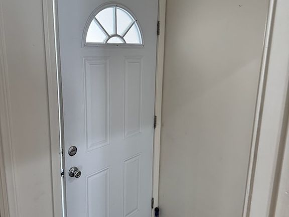 2nd image of 3426 1/2 Maricopa St #1/2