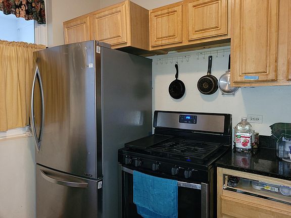 5th image of 1411 E 72nd Pl