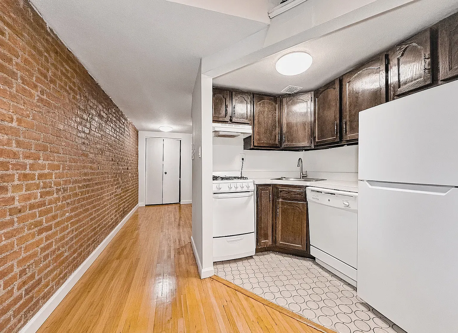 40 E 12th St — Photo 3