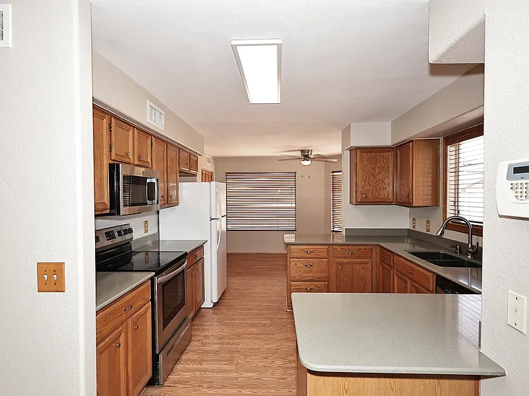 8935 W Windsor Ave — Photo 14