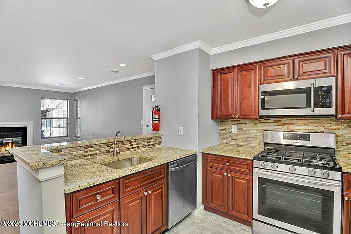 79 Crosspointe Dr — Photo 3