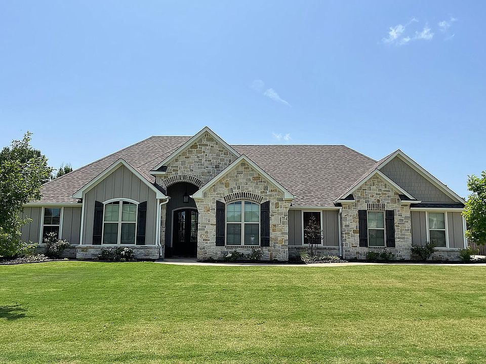 1st image of 229 Essex Dr