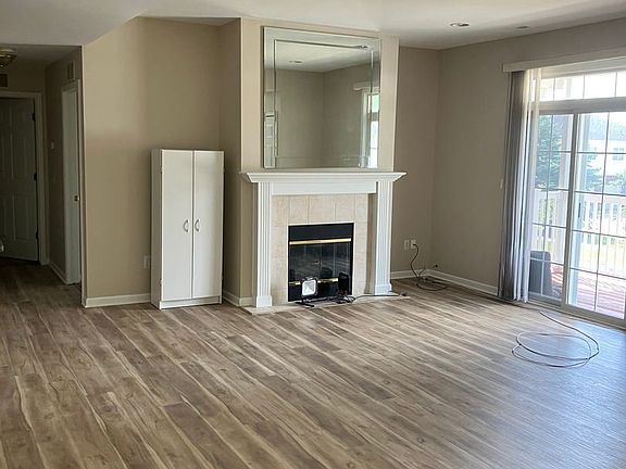 2nd image of 5433 Twin Oaks Dr #136