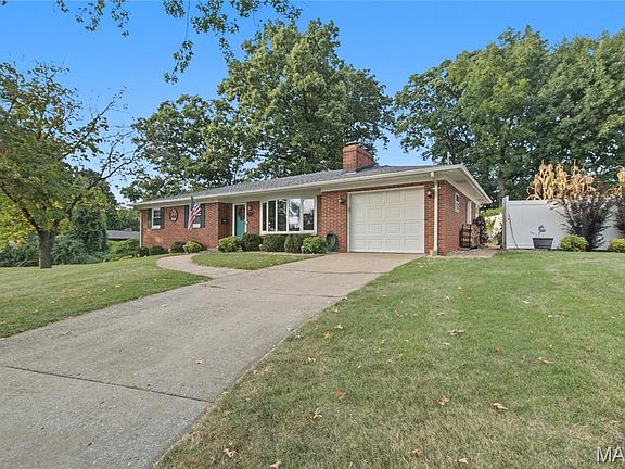 3rd image of 917 Clearview Dr