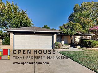 2120 Hurstview Dr, Hurst, TX 76054