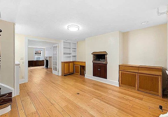 4th image of 26 Bethune St #2-3