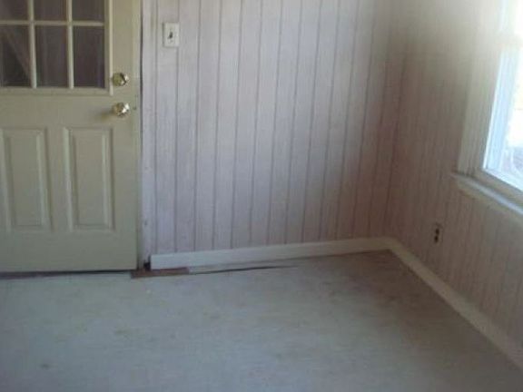 5th image of 98 Wellington St