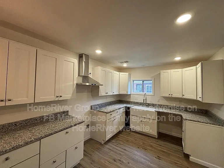 882 Maple Dr — Photo 1