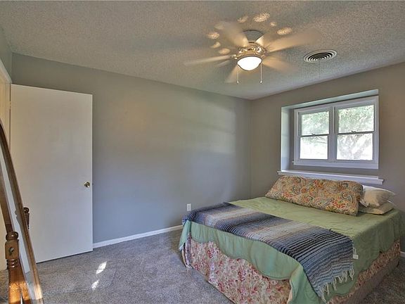 5th image of 657 Westwood Dr