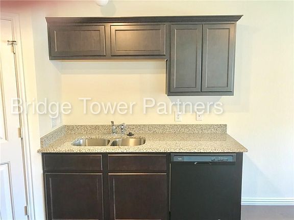 5th image of 1345 Lake Crest Ln