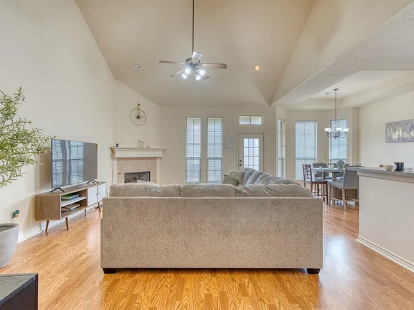 5710 Lori Ln, Beaumont, TX 77713