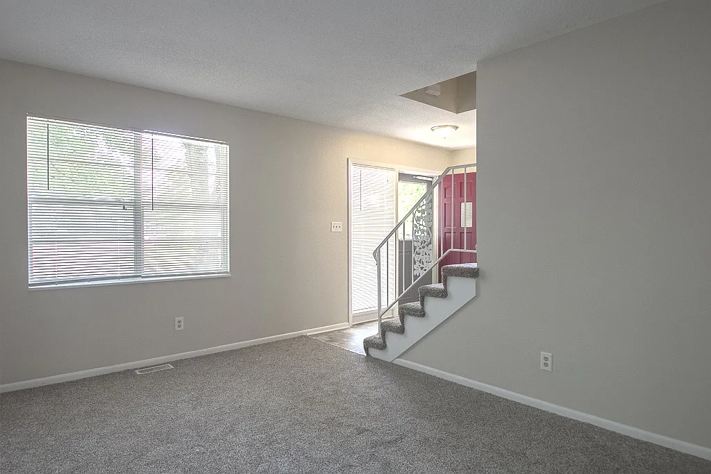 Newly Remodeled 3 Bedroom with Finished Basement — Photo 3