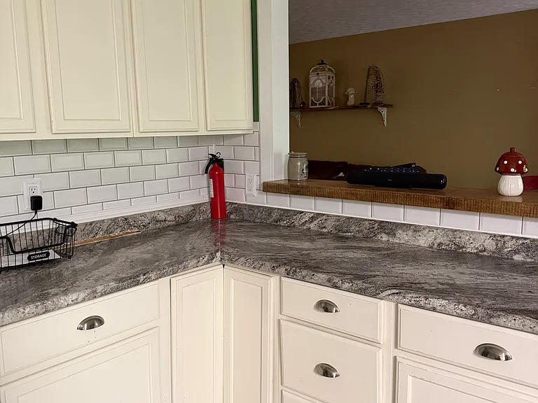 4 Sue Dr — Photo 4