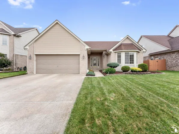 24587 Brentwood Dr, Brownstown, MI 48183