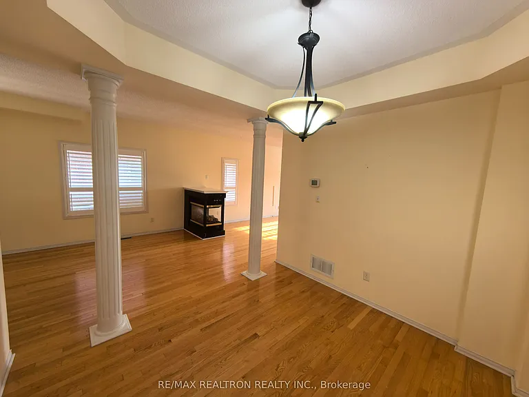 18 Nantucket Dr #MAIN 2ND FLOOR — Photo 14
